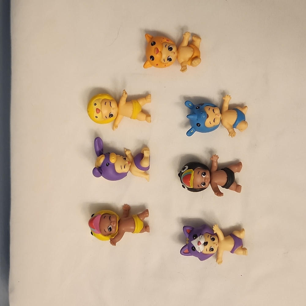 Twozies set of 7 figures